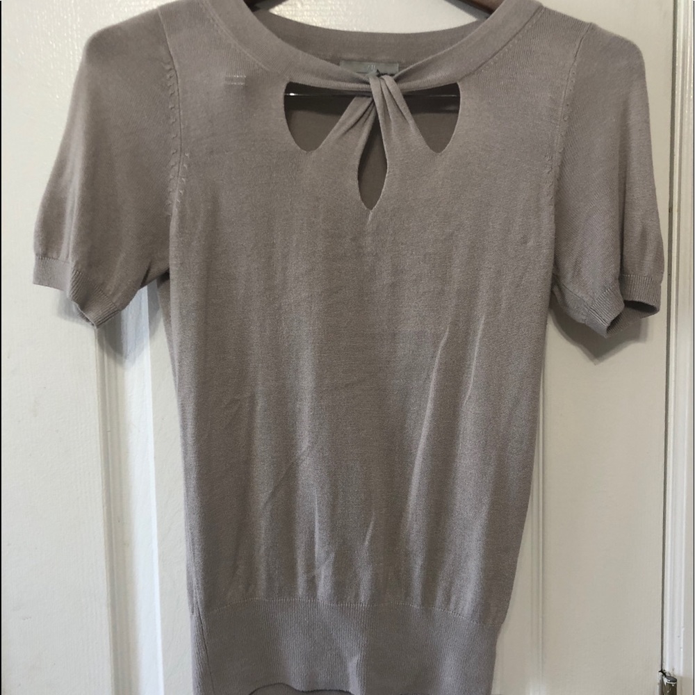 Grey top